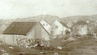 1890ca - Tollerhuset og Køstehuset - Sett fra sør - Kilde- Knut Sømme